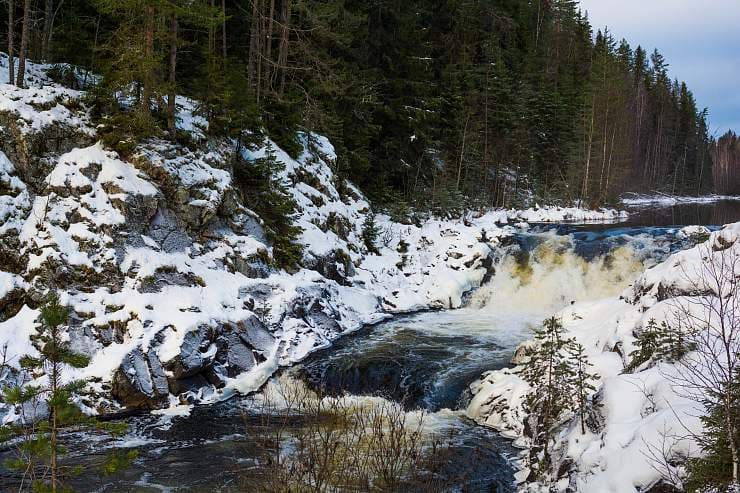 Водопад Кивач зимой