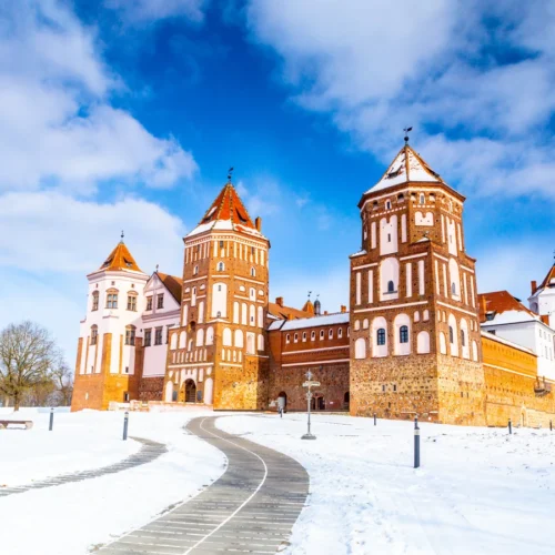 Мирский замок зима